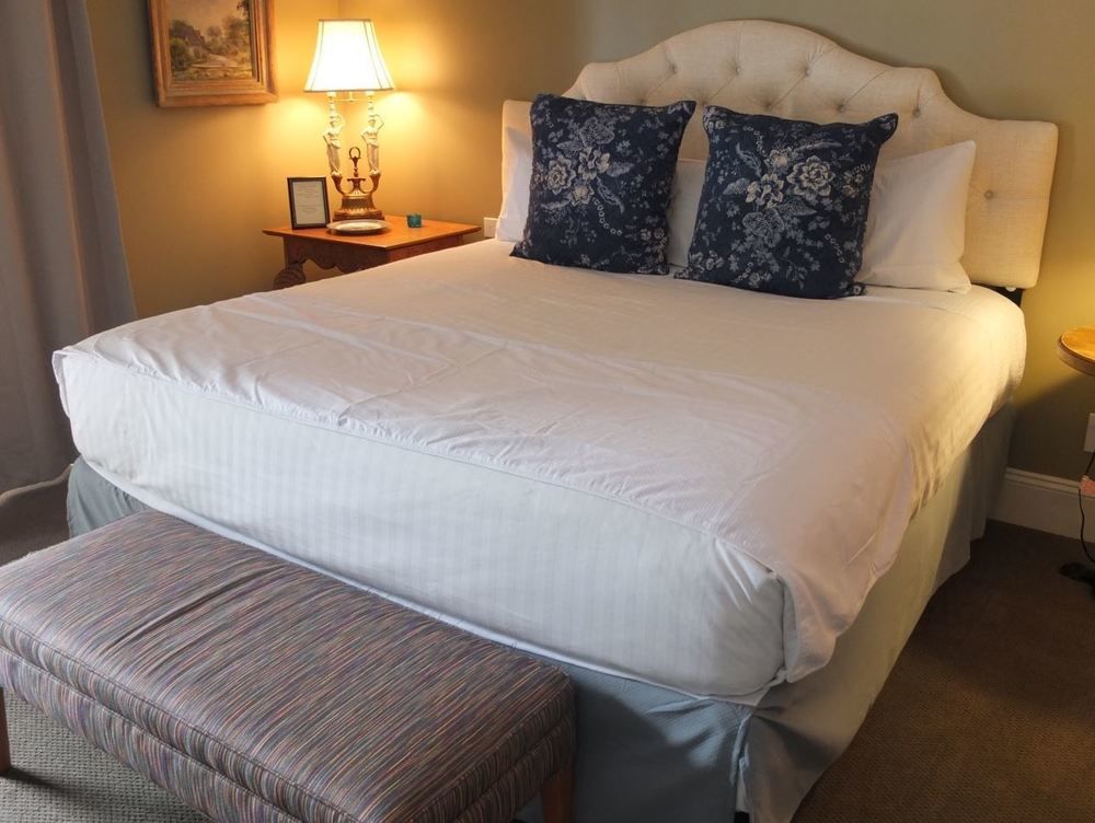 The English Inn Eaton Rapids Экстерьер фото