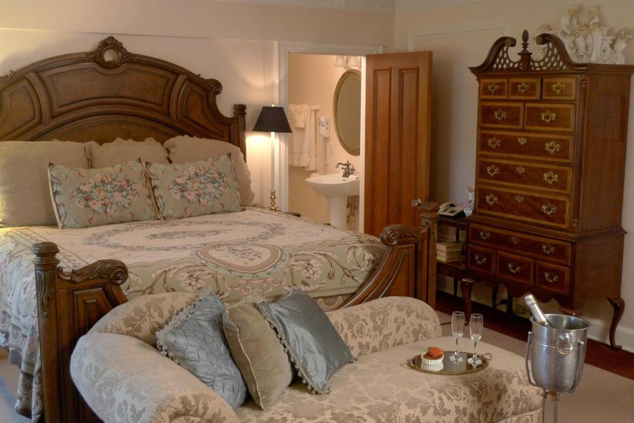 The English Inn Eaton Rapids Экстерьер фото